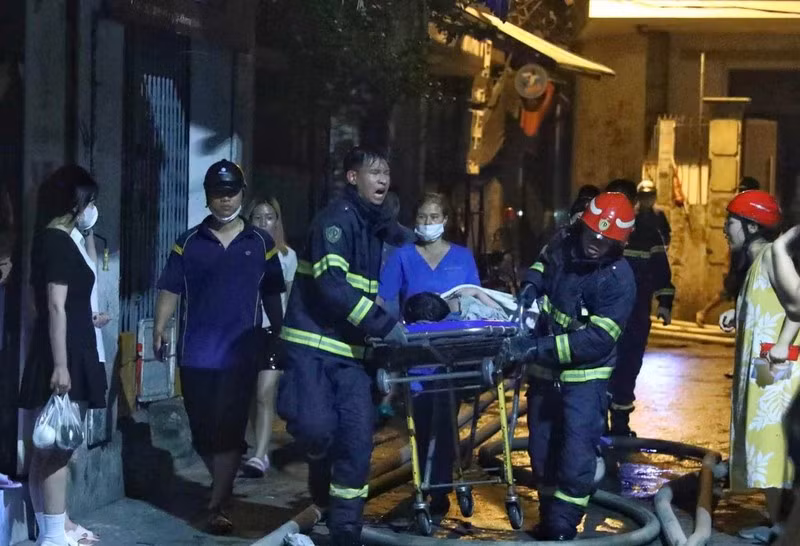 Ha Noi: It nhat 16 tre em tu vong trong vu chay chung cu mini