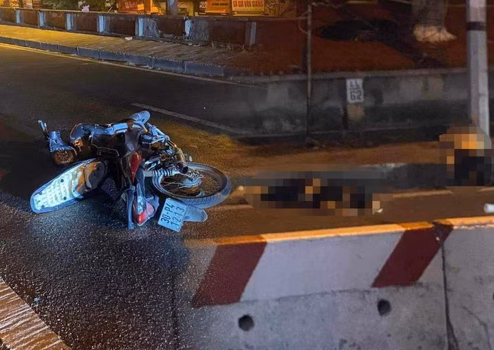Hà Nội: Tìm nhân chứng vụ tai nạn khiến 3 thanh niên tử vong Ha Noi: Tim nhan chung vu tai nan khien 3 thanh nien tu vong
