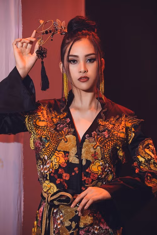 Hiện tại Trần Tiểu Vy đang nhận được nhiều sự chú ý khi đại diện Việt Nam tham gia cuộc thi Hoa hậu Thế giới, tại Trung Quốc.