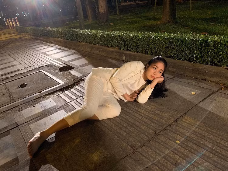 Đây là vai diễn chiếm khá nhiều thời gian của Lê Phương và là một trong hai dự án lớn nhất của cô trong hơn 2 năm qua, bên cạnh vở diễn “Tiên Nga”.
