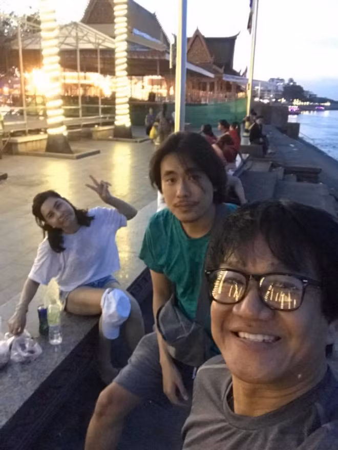 Cat Phuong - Kieu Minh Tuan vui ve di choi o Campuchia-Hinh-4