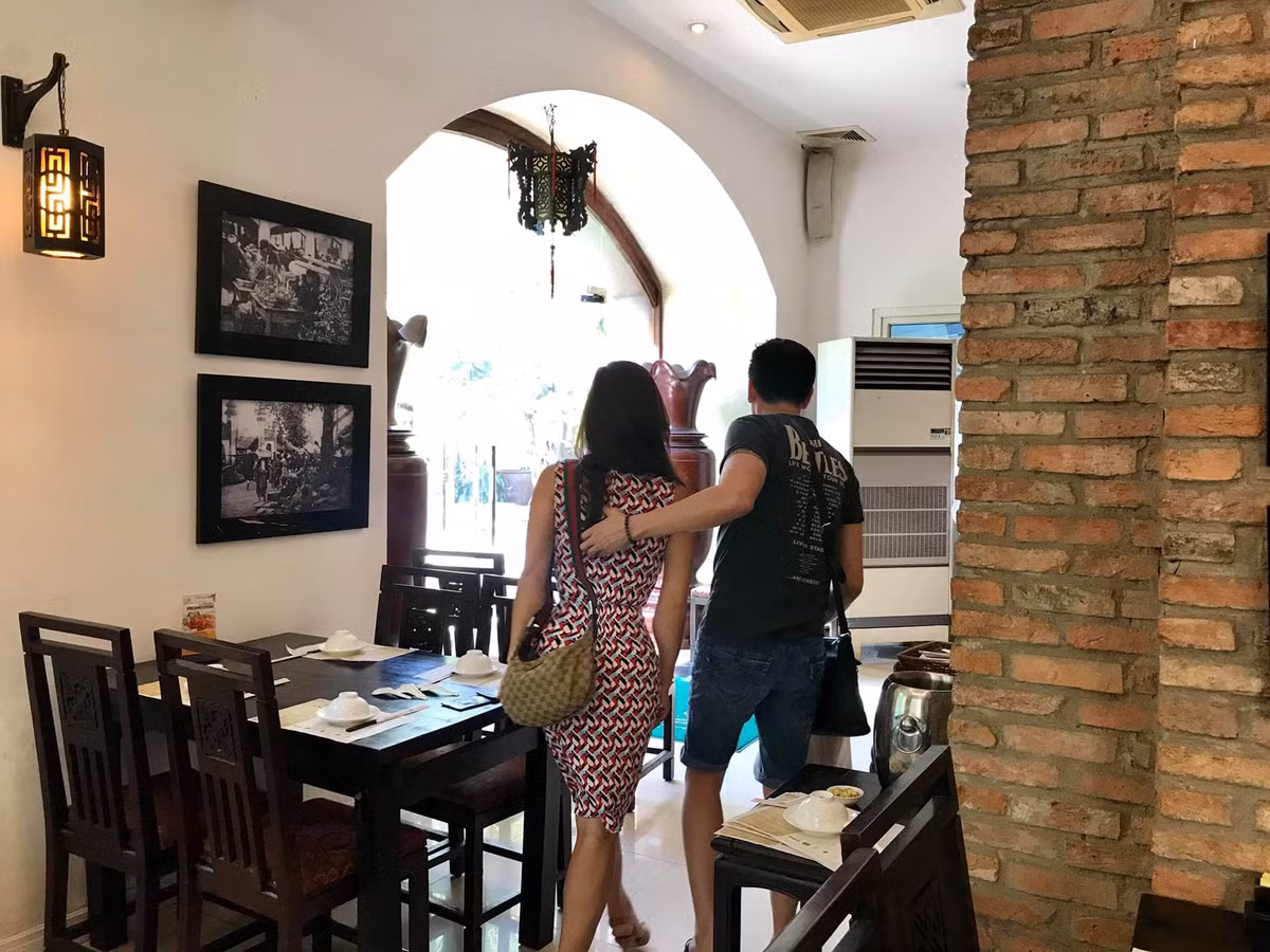 Ba cuộc hôn nhân đổ vỡ khiến Lệ Thu chôn vùi tình yêu, chị chỉ tập trung cho công việc và niềm vui là chăm sóc đứa con gái duy nhất sinh sống tại Mỹ.