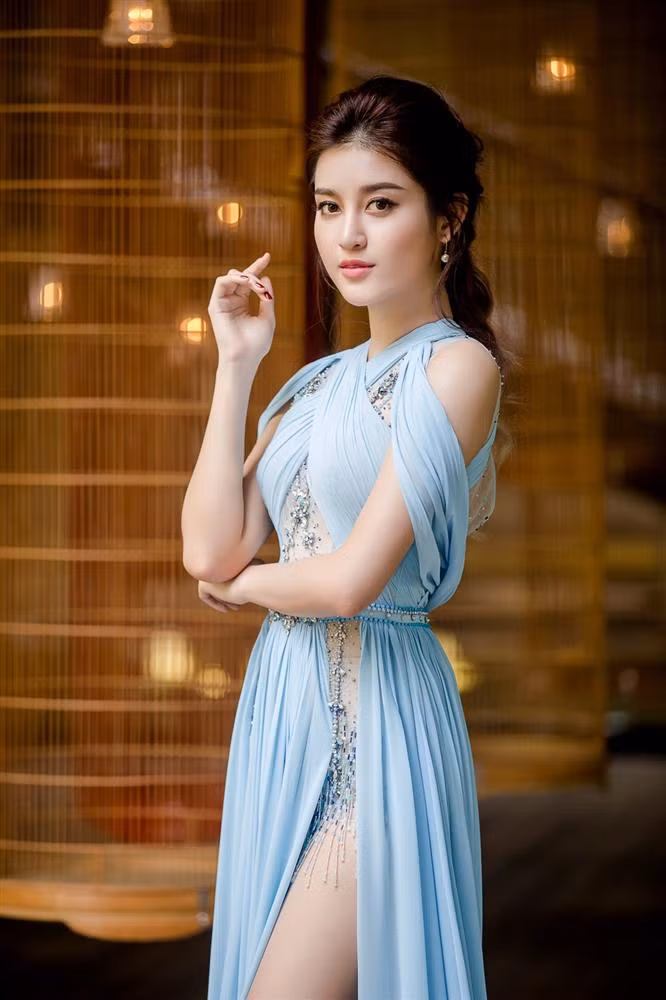 Nghi van Huyen My va ban trai tin don 
