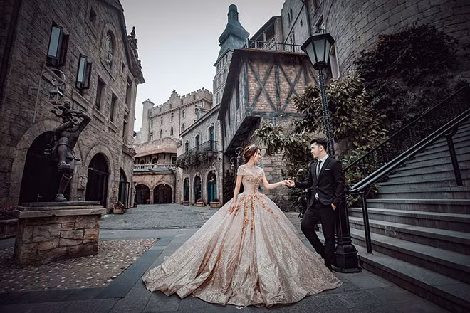 Thời gian gần đây, Kim Cương đảm nhận thêm vai trò quản lý cho ông xã. Cựu người mẫu tiết lộ cô luôn sắp xếp lịch trình công việc cho Ưng Hoàng Phúc một cách tỉ mỉ, rõ ràng nhất.