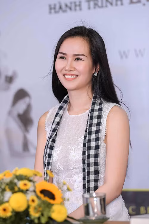 Ca sĩ Võ Hạ Trâm xinh đẹp góp mặt trong sự kiện.
