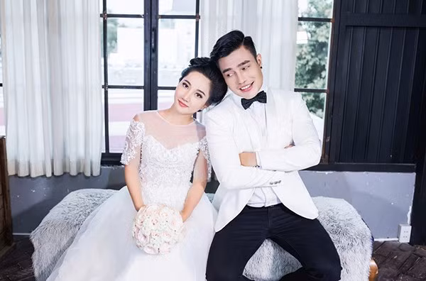 Lê Dương Bảo Lâm và Quỳnh Anh lên xe hoa vào tháng 4.2017 sau 7 năm hẹn hò. Thời chưa ai biết đến, cả hai đều có những khó khăn riêng trong cuộc sống. Nhưng chính bằng tình yêu thương, họ luôn động viên nhau cố gắng vượt qua.