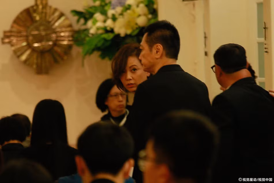 Nữ diễn viên Thâm cung nội chiến Đặng Tụy Văn bên Đào Đại Vũ. Đặng Tụy Văn là nữ diễn viên hàng đầu của TVB. Những năm gần đây, cô rời đài và chủ yếu đóng phim ở Đại lục.