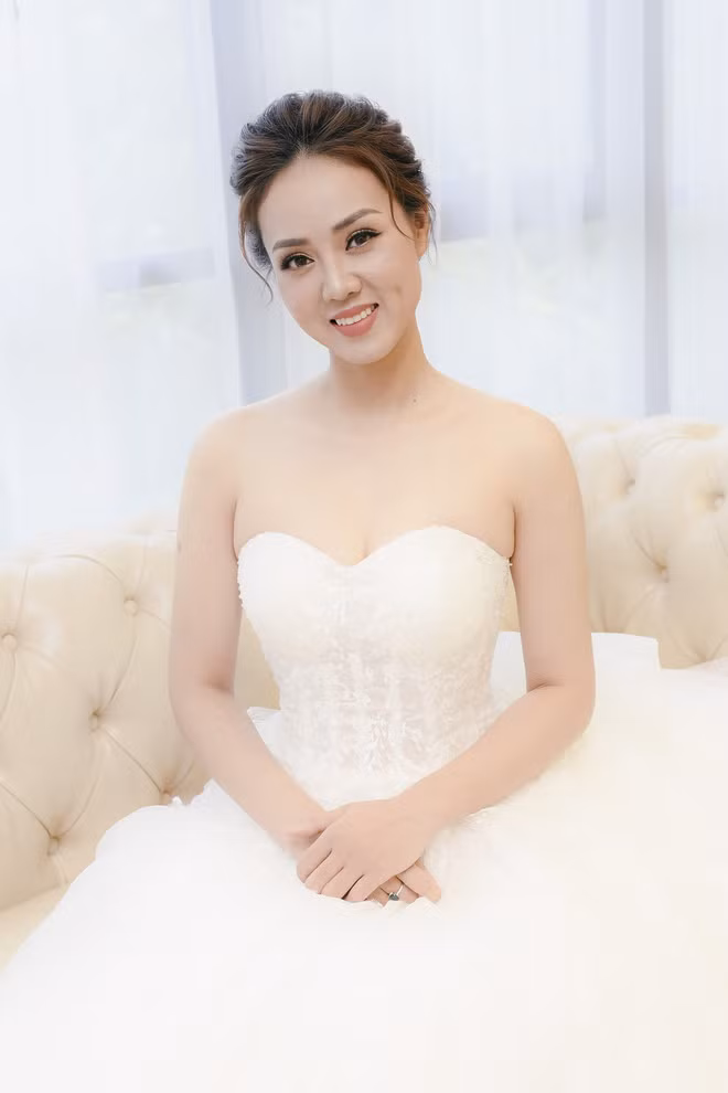 Công Lý và Ngọc Hà gặp nhau lần đầu tiên khi Ngọc Hà đến Nhà hát Kịch Hà Nội phỏng vấn nghệ sĩ Thu Hà. Tuy nhiên, sau màn chào hỏi xã giao, giữa Công Lý và cô gái xinh đẹp không có thêm mối liên hệ nào cho đến buổi ra mắt đĩa hài Tết "Đại gia chân đất 6".