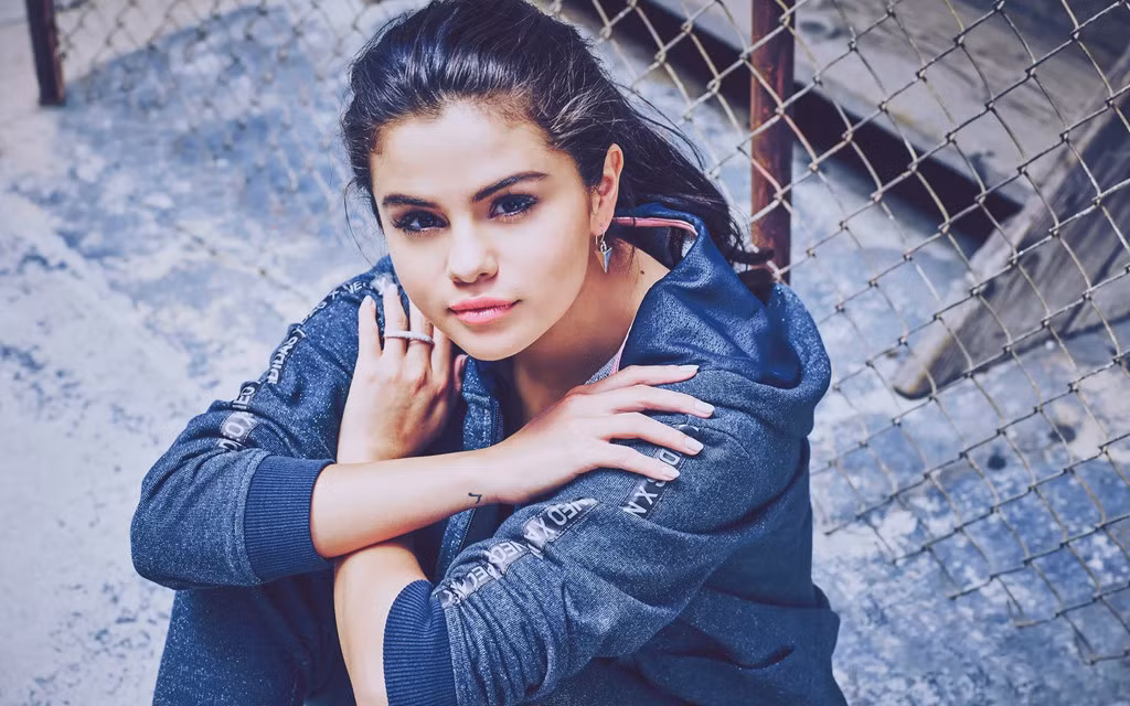 Selena Gomez tram cam 5 nam, vi sao khong the dut?