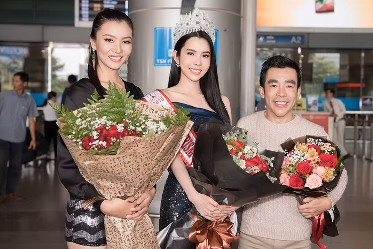 Tân hoa hậu chia sẻ: "Vy đã có những ngày rất thú vị tại Philippines khi được làm quen, gặp gỡ và sau đó kết thân với các cô gái xinh đẹp, tài năng khắp thế giới. Hành trình tham gia cuộc thi Miss Tourism Queen Worldwide 2018 với Vy là một trải nghiệm không bao giờ quên được".