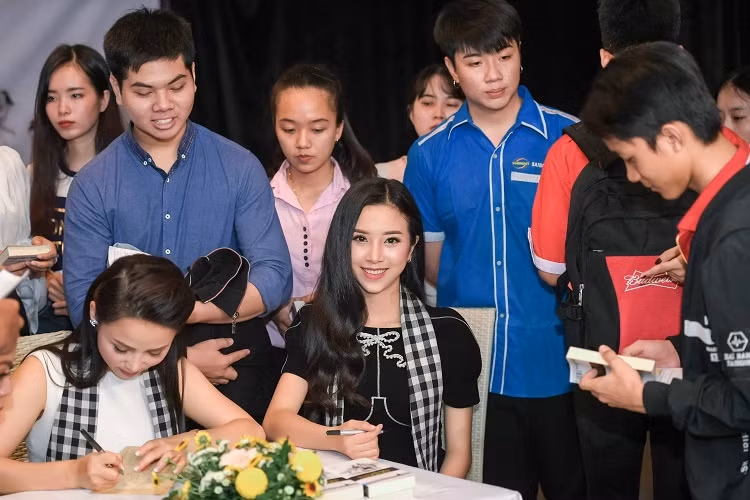 Hiện, người đẹp tích cực tham gia các hoạt động cộng đồng, từ đó có cơ hội lan toả nhiều dự án nhân ái cho những người thực sự cần giúp đỡ.
