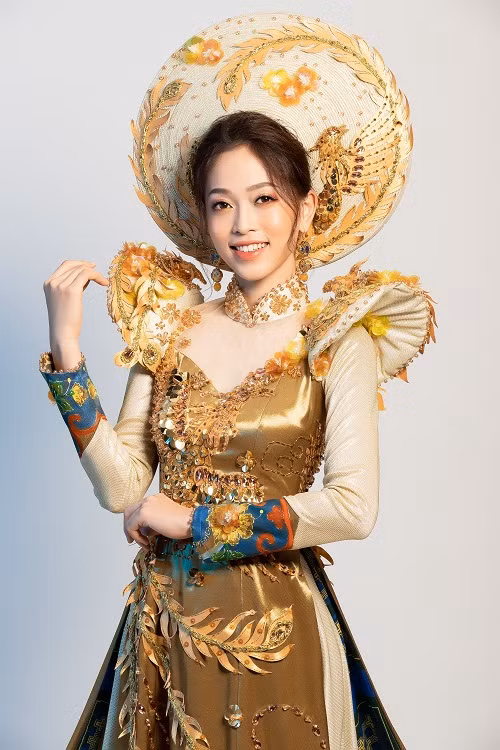Phương Nga bày tỏ sẽ thể hiện tốt nhất để “sắc màu” của tà áo dài Việt Nam để lại ấn tượng trong mắt bạn bè quốc tế.