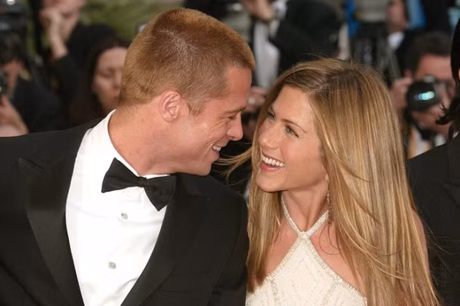 Brad Pitt bi mat dat nhan de cau hon vo cu Jennifer Aniston?