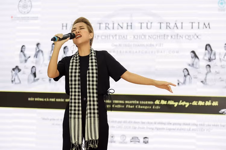 Ca sĩ Thảo Trang.