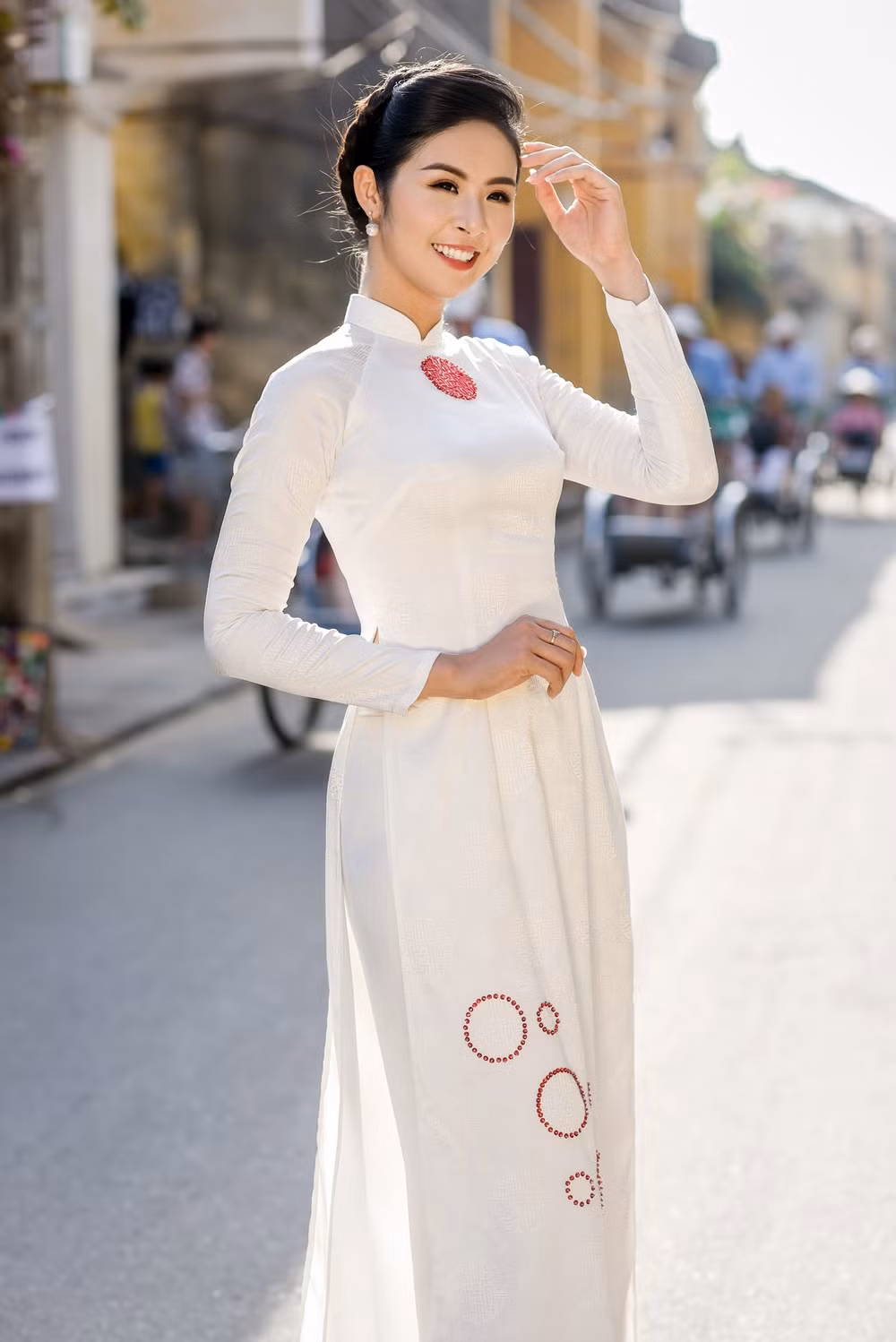 Ngoc Han len tieng ve “ban trai” chup chung anh cuoi
