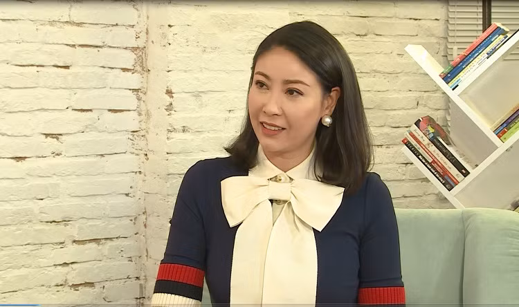 Hoa hau Ha Kieu Anh tiet lo biet yeu tu nam 14 tuoi
