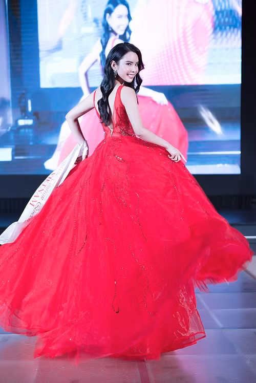 Huynh Vy bat ngo dang quang Miss Tourism Queen Worldwide 2018-Hinh-4