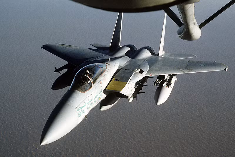 Không quân Hoàng gia Ả Rập Xê-út (RSAF) cũng được coi là một lực lượng trên không lớn ở Trung Đông. Thậm chí, RSAF là quốc gia thứ 3 trên thế giới sở hữu số lượng máy bay tiêm kích F-15, sau Mỹ và Nhật Bản. Nguồn ảnh: Pinterest