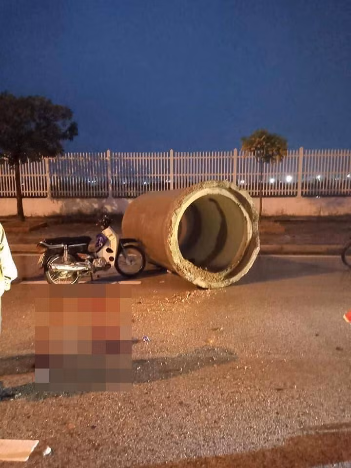 Ban quản lý đã có văn bản báo cáo UBND tỉnh sự việc tai nạn khiến đôi nam nữ tử vong khi đâm vào ống cống chắn ngang đường nhằm phân luồng, hạn chế phương tiện, phục vụ công tác phòng chống dịch COVID-19. Ống cống thuộc phạm vi cơ quan này quản lý.