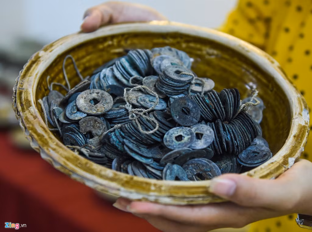 Tiền cổ được phát hiện trong tàu đắm ở Bình Châu (Quảng Ngãi).