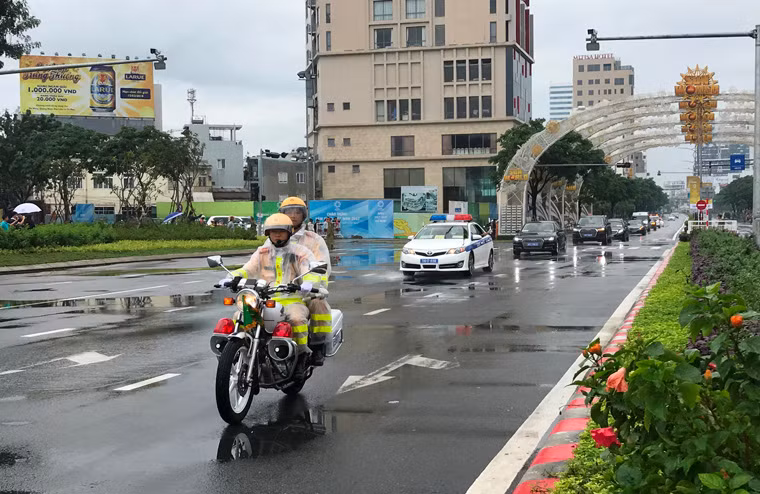 Những ngày này, cả thành phố Đà Nẵng được trang hoàng lộng lẫy, đường phố sạch đẹp đón các vị khách quý, các nhà lãnh đạo APEC.
