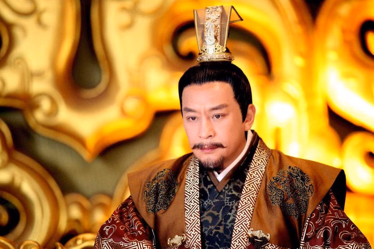 Sau khi nhận được tin báo từ người dân, các chuyên gia khảo cổ đã tới hiện trường kiểm tra và xác định đó thực sự là một mộ cổ. Vì vậy, họ tiến hành cuộc khai quật nhằm giải mã những bí ẩn về nơi này.