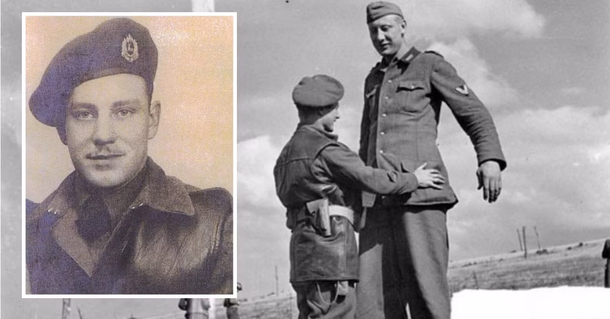 “Lúc đó tôi không để ý đến anh ta. Tôi chỉ lần lượt đi qua các tù nhân sau khi khám xét họ. Nhưng các đồng đội của tôi đã theo dõi toàn bộ quá trình. Họ phát hiện binh sĩ cao lớn này đang đứng gần tôi và họ cười phá lên”, binh sĩ Bob Roberts nhớ lại.