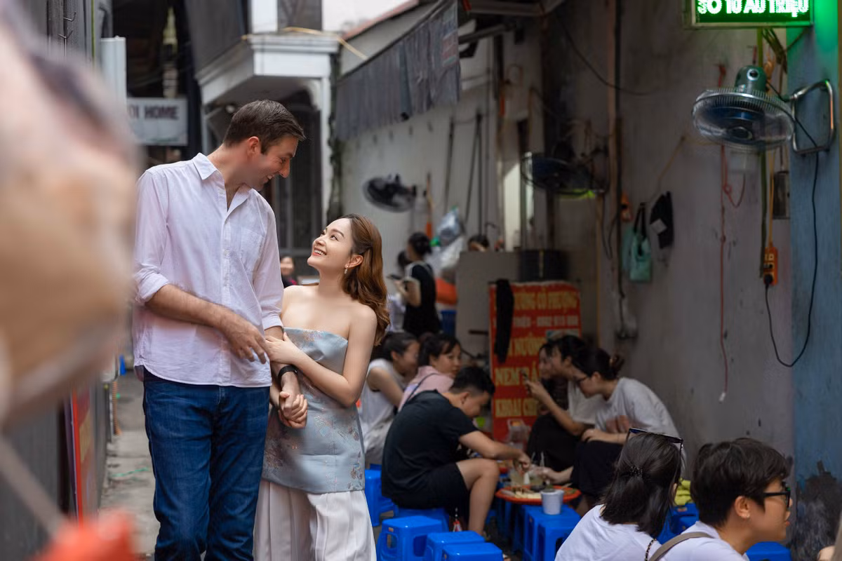 Gần đây, diễn viên Lan Phương được quan tâm bởi vai Hà trong phim "Gia đình mình vui bất thình lình".