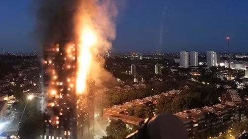 Vào sáng sớm ngày 14/6/2017, tháp chung cư 24 tầng Grenfell ở London, Anh bị cháy. Vụ hỏa hoạn bắt nguồn từ một chiếc tủ lạnh rò điện và ngọn lửa lan nhanh do tấm ốp ngoài tòa nhà không đạt tiêu chuẩn an toàn.