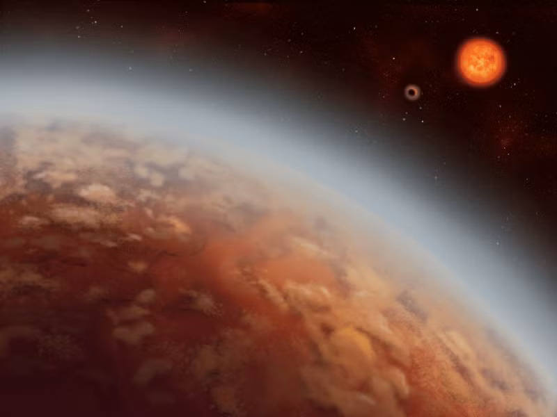 K2-18b được phát hiện lần đầu tiên năm 2015 nhờ tàu vũ trụ Kepler của NASA. Với khối lượng lớn gấp 8 lần Trái đất, K2-18b quay quanh một ngôi sao lùn đỏ trong chòm sao Sư Tử, cách Trái đất 111 năm ánh sáng.