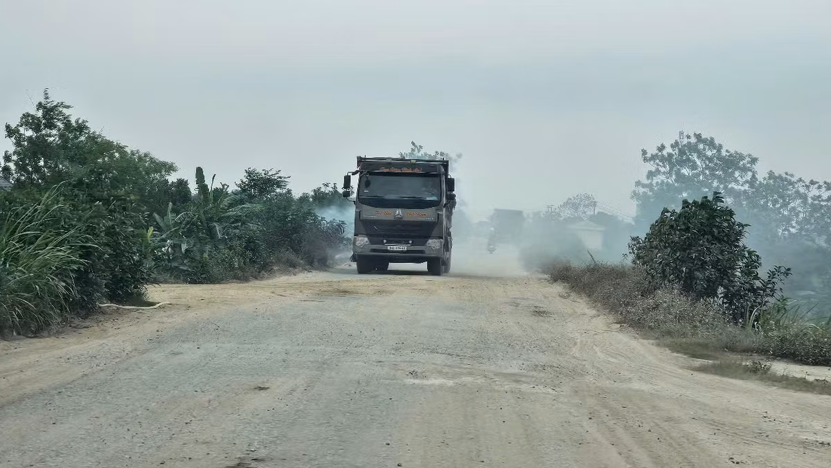Hai Duong: San lap du an khu dan cu, xe tai “oanh tac” duong 392B-Hinh-9