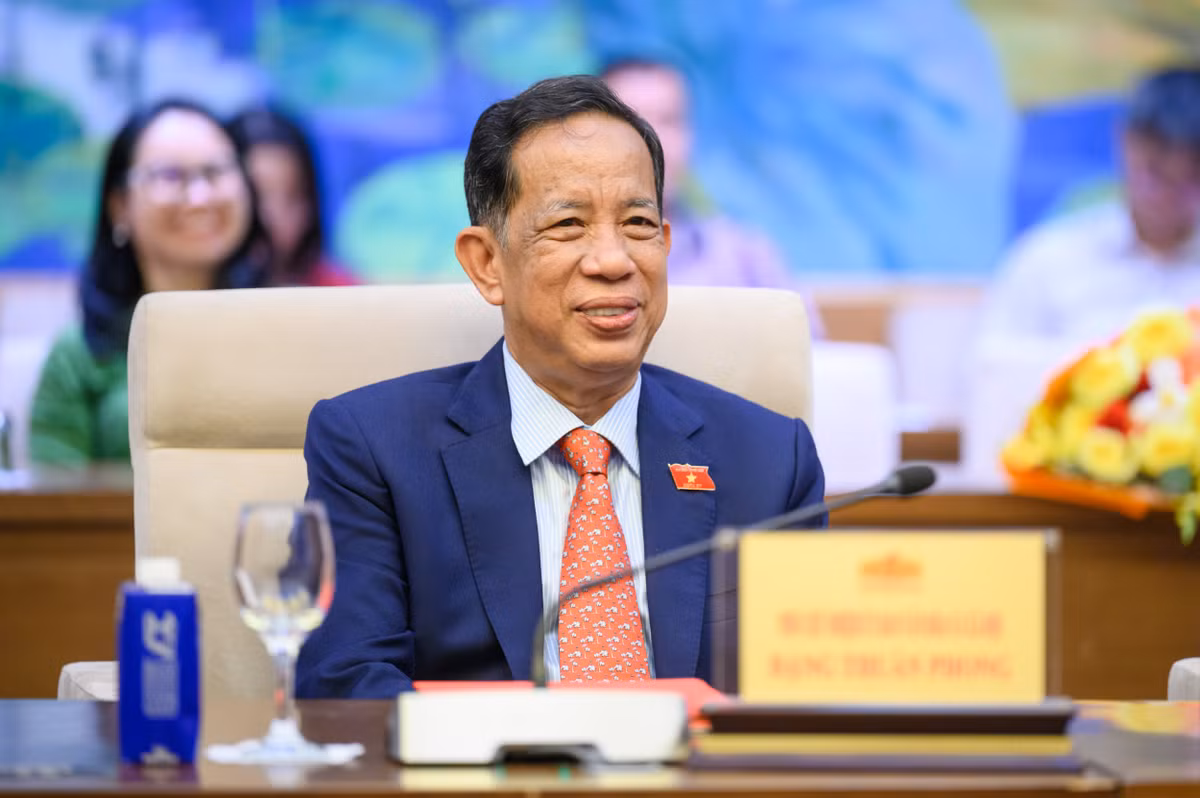 Một Phó Chủ nhiệm Ủy ban Văn hóa và Xã hội xin nghỉ hưu sớm Mot Pho Chu nhiem Uy ban Van hoa va Xa hoi xin nghi huu som
