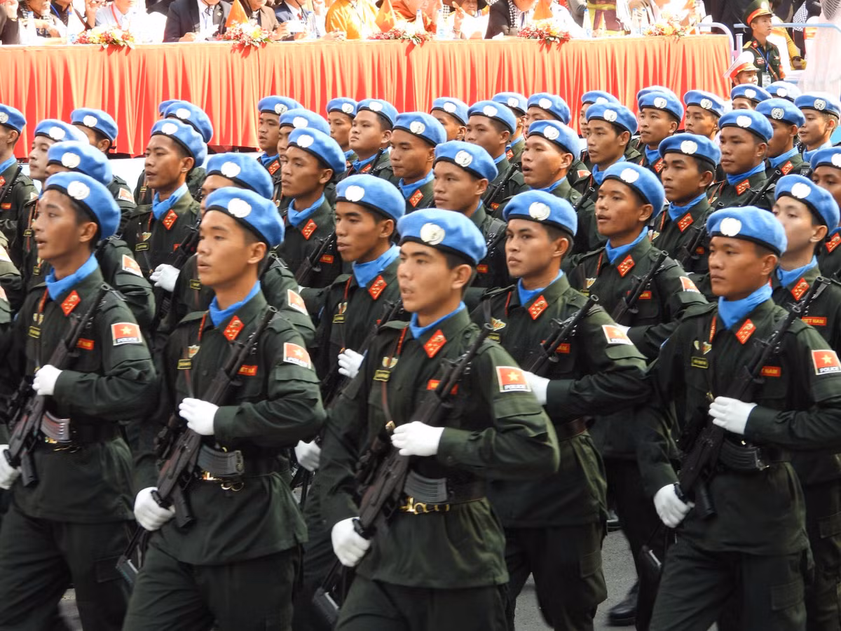  Khối nam Sĩ quan Cảnh sát Gìn giữ hòa bình Liên hợp quốc: Được thành lập nhằm bảo đảm an ninh, an toàn cho nhân viên, tài sản, hỗ trợ hoạt động của Phái bộ gìn giữ hòa bình Liên hợp quốc và các hoạt động cứu trợ nhân đạo, thực thi bảo vệ quyền con người. 