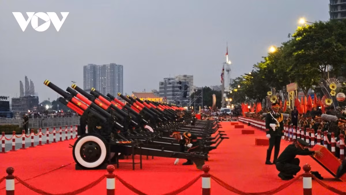 Trực tiếp: Diễu binh diễu hành kỷ niệm 50 năm ngày thống nhất đất nước - Hình 31 Truc tiep: Dieu binh dieu hanh ky niem 50 nam ngay thong nhat dat nuoc-Hinh-31