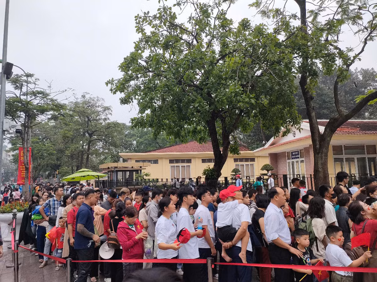 Trực tiếp: Diễu binh diễu hành kỷ niệm 50 năm ngày thống nhất đất nước - Hình 34 Truc tiep: Dieu binh dieu hanh ky niem 50 nam ngay thong nhat dat nuoc-Hinh-34