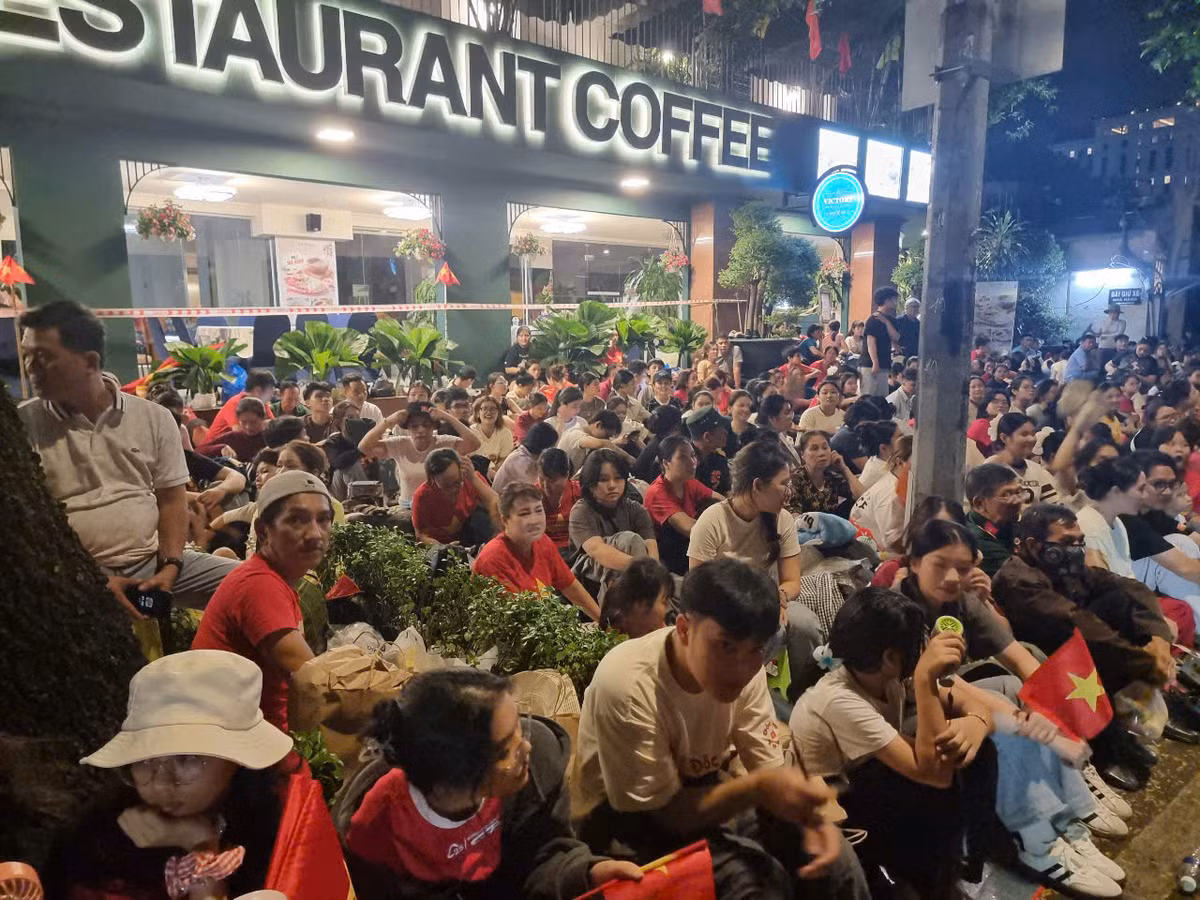 Trực tiếp: Diễu binh diễu hành kỷ niệm 50 năm ngày thống nhất đất nước - Hình 44 Truc tiep: Dieu binh dieu hanh ky niem 50 nam ngay thong nhat dat nuoc-Hinh-44