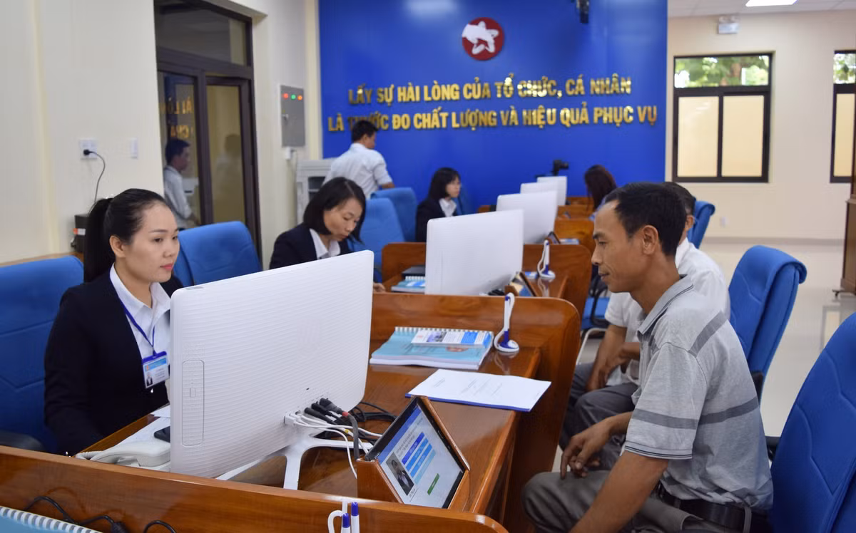 So luong can bo sau sap nhap khong vuot qua truoc sap xep