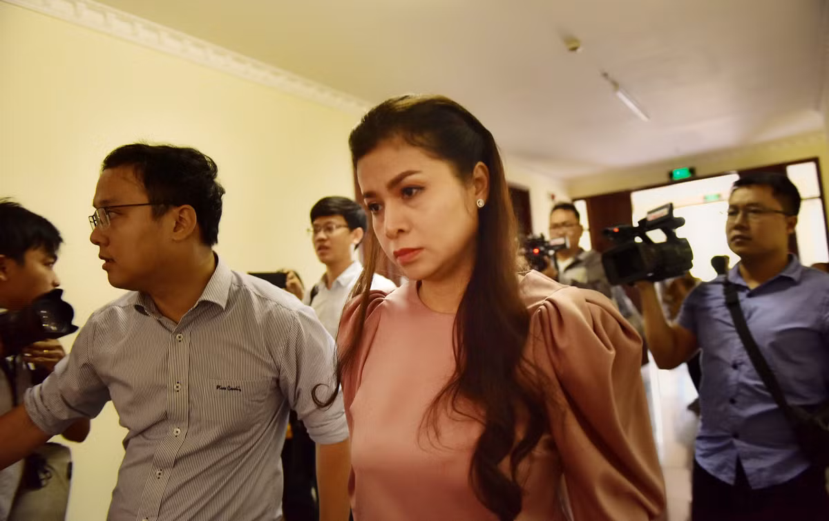 Vu ly hon Trung Nguyen: Ba Diep Thao met moi xuat hien o toa