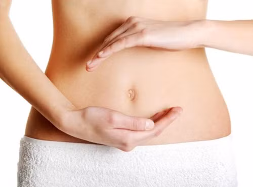 Những đối tượng mắc da sần vỏ cam do gien chỉ chiếm lượng rất nhỏ. Những nguyên nhân khác như ăn uống không khoa học, thiếu ngủ, tăng cân, giảm cân đột ngột cũng là những “đầu mối” gây nên chứng bệnh da sần vỏ cam.