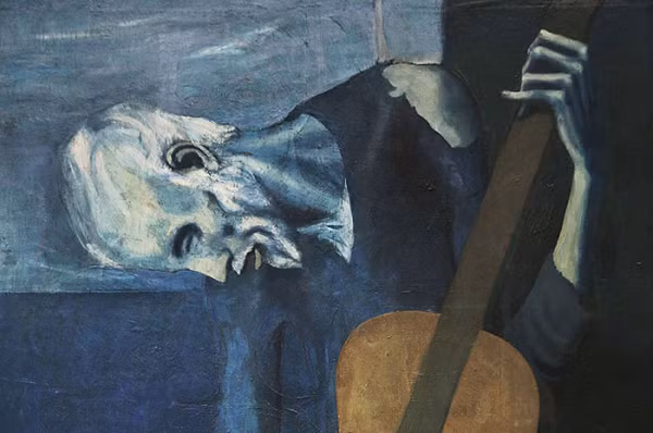 Tác phẩm The Old Guitarist được Picasso hoàn thành từ cuối năm 1903 đến đầu năm 1904. Đây là một trong những bức tranh đau buồn nhất chinh phục được trí tưởng tượng của toàn giới nghệ sĩ.