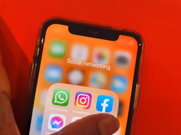 "Chừng nào Facebook còn hoạt động trong bóng tối, che giấu các nghiên cứu của mình, thì sẽ không ai phải chịu trách nhiệm. Và Facebook sẽ tiếp tục đưa ra những lựa chọn đi ngược lại lợi ích chung", Haugen nhấn mạnh.