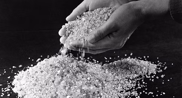 Giống như đá mặt trăng, TS Hölzl xem thị trấn Nördlingen là một thứ gì đó rất đặc biệt: "Thực tế là mọi thứ (ở Nördlingen) đều liên quan đến sự kiện (tiểu hành tinh va chạm) hàng triệu năm trước. Nó có thể thuộc về quá khứ nhưng mọi người vẫn nhìn thấy nó ngay bây giờ".