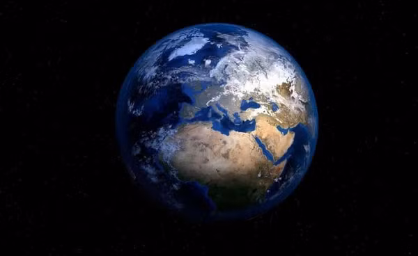 Theo định nghĩa của NASA, North Polar Spur và Fan Region là 2 cấu trúc sáng rực rỡ dưới ánh sáng vô tuyến hoặc tia X, vốn là một phần của "bong bóng nóng" giữa các vì sao được tạo ra bởi gió của các ngôi sao trẻ, nóng và một số vụ nổ siêu tân tinh.