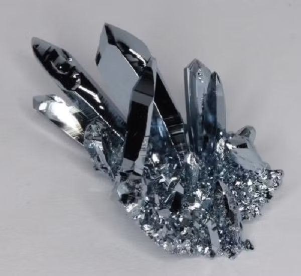 Vào những năm 1990, giá của californium lên đến 1 tỉ USD/gram do sản lượng hàng năm của californium rất ít, chỉ khoảng nửa gram/năm. Hiện nay, trên thế giới mới chỉ sản xuất được 2 gram californium, mỗi gram californium có giá là 27 triệu USD.