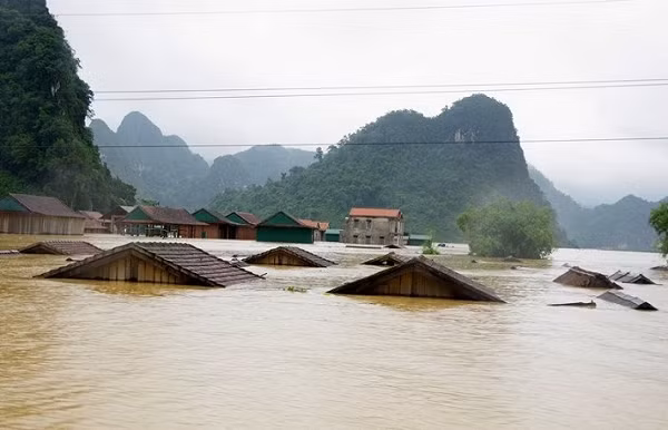 Những cơn đại cuồng phong từ Đại Tây Dương rộng lớn sẽ là nỗi ám ảnh đáng sợ không chỉ đối với riêng người Mỹ mà các quốc gia lân cận khác cũng phải lưu ý và có biện pháp phòng, tránh hiệu quả, hạn chế và giảm nhẹ thiệt hại do cả El Nino và La Nina gây ra. Mời các bạn xem video: Khung cảnh thiên nhiên tuyệt đẹp tại các quốc gia ít dân nhất thế giới. Nguồn: VTC.
