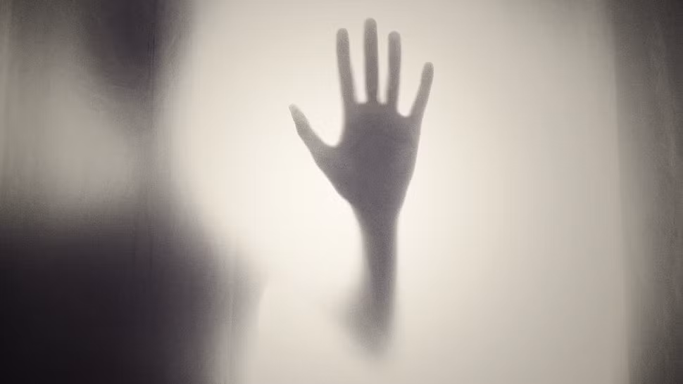 Hội chứng “bàn tay ngoài hành tinh” hay Alien Hand Syndrome (AHS) là một căn bệnh quái ác mà không ít người trên thế giới đang phải chịu đựng hàng ngày, hàng giờ và khó khăn hơn y học hiện đại vẫn chưa thể lý giải được hiện tượng bí ẩn này.
