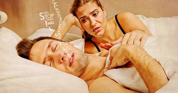 Người bị somniloquy (một thuật ngữ về nói mơ) không biết gì về nó. Tình trạng này hoàn toàn không nguy hiểm về mặt tâm lý nhưng có thể gây khó chịu cho người ngủ bên cạnh. Đàn ông và trẻ em dễ bị ngủ mơ và lý do là căng thẳng. Người gặp chứng nói mơ thường là người đang cố gắng chống lại những gì anh ta hoặc cô ta không đồng ý trong thực tế.