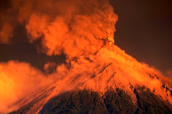 Cho đến hiện tại, ở thủ đô Guatemala có thể quan sát các cột tro núi lửa từ nhiều địa điểm khác nhau. Nhà chức trách cũng ghi nhận sóng xung kích và hiện tượng lở đất từ vừa phải đến mạnh tại các hẻm núi Ceniza, Trinidad, Tanuluyá, Santa Teresa và Las Lajas.