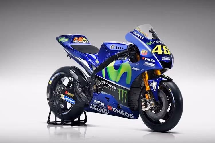 Có tên đầy đủ là Yamaha YZR-M1, Yamaha M1 là chiếc xe đua được Yamaha được thiết kế đặc biệt vào năm 2002 để đáp ứng quy định sử dụng động cơ 4 kỳ của MotoGP, thay thế cho chiếc YZR500 trước đây.