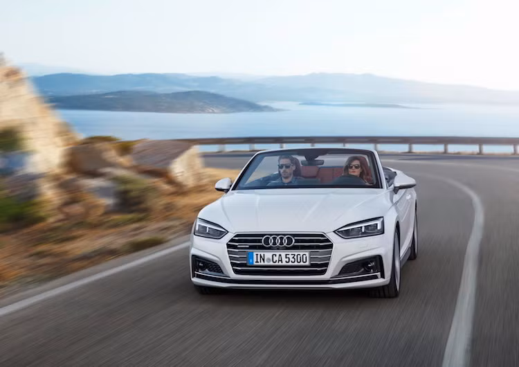 Dựa trên cơ sở nền tảng chassis MLB Evolution chung với A4, A5 Cabriolet luôn được coi là phiên bản mui trần của dòng sedan A4. Tuy nhiên với Audi A5 Cabriolet thế hệ mới, cũng giống như A5 Coupe, Audi đã thiết kế chiếc xe để khiến nó tạo ấn tượng mạnh hơn, khác biệt hơn so với chiếc A4.